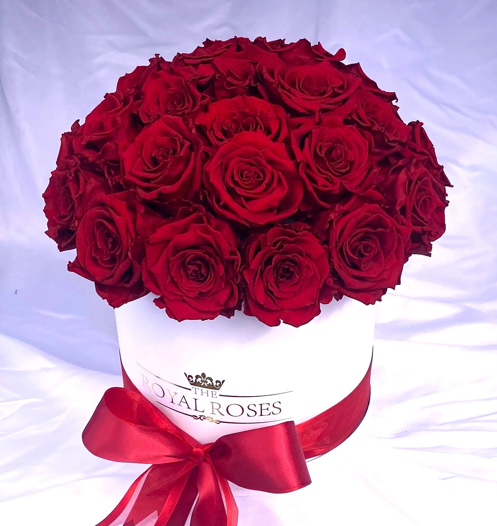 Dome Medium Round Box - Real Long Lasting Roses - The Royal Roses 