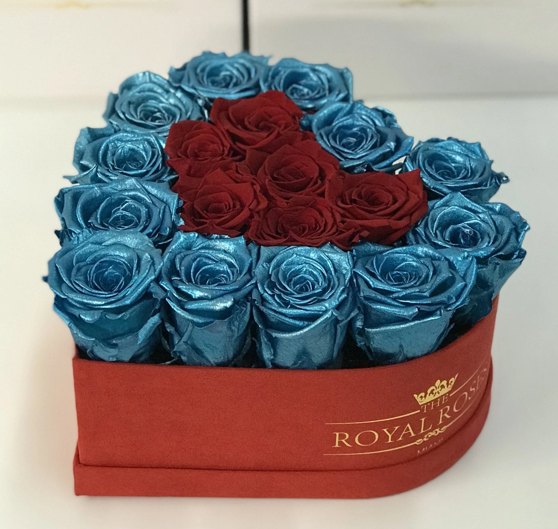 Real Long Lasting Roses - Heart Shaped Box - Lifetime is Over 1 Year - The Royal Roses 