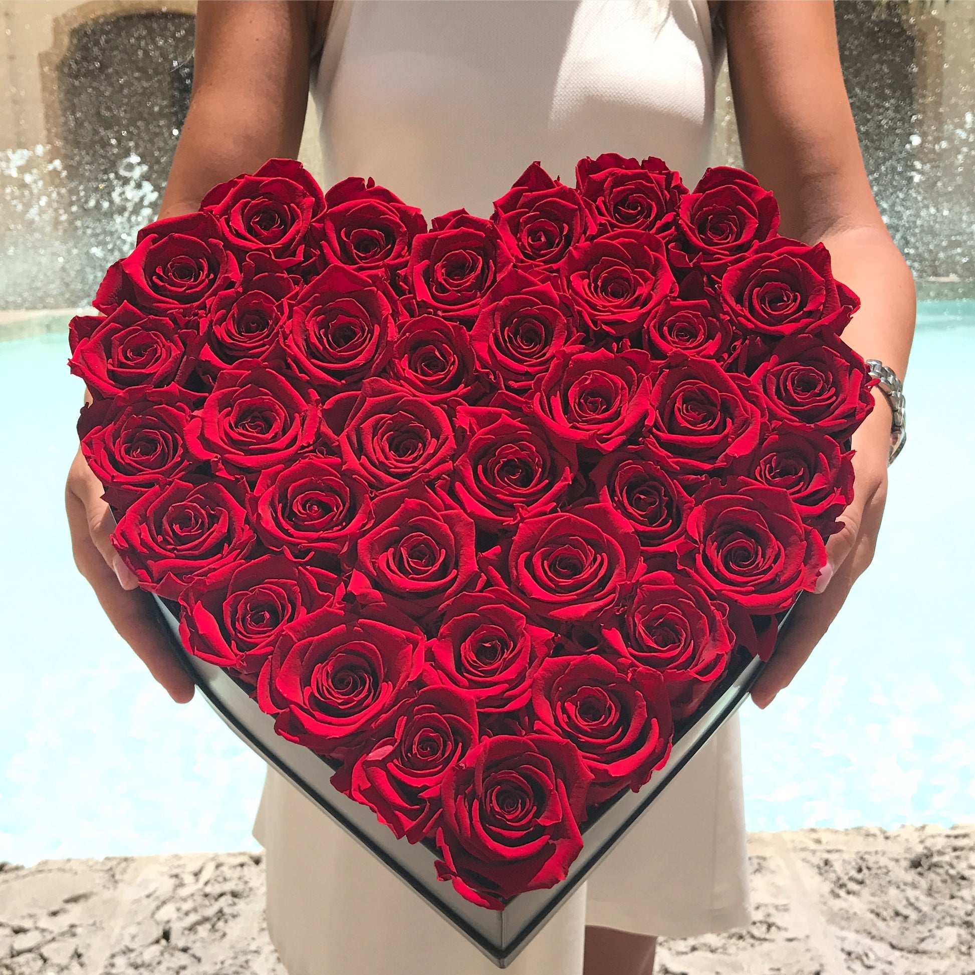 Real Long Lasting Roses - Heart Shaped Box - Lifetime is Over 1 Year - The Royal Roses 